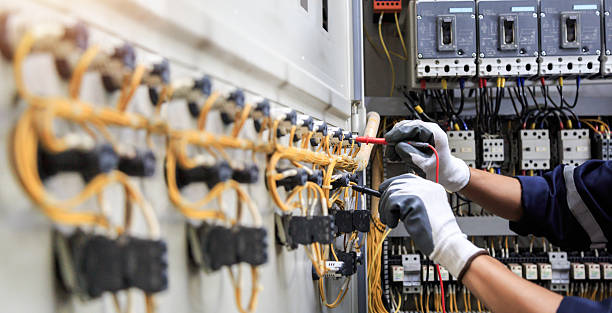 Professional Electrician technician working in Braddock, VA